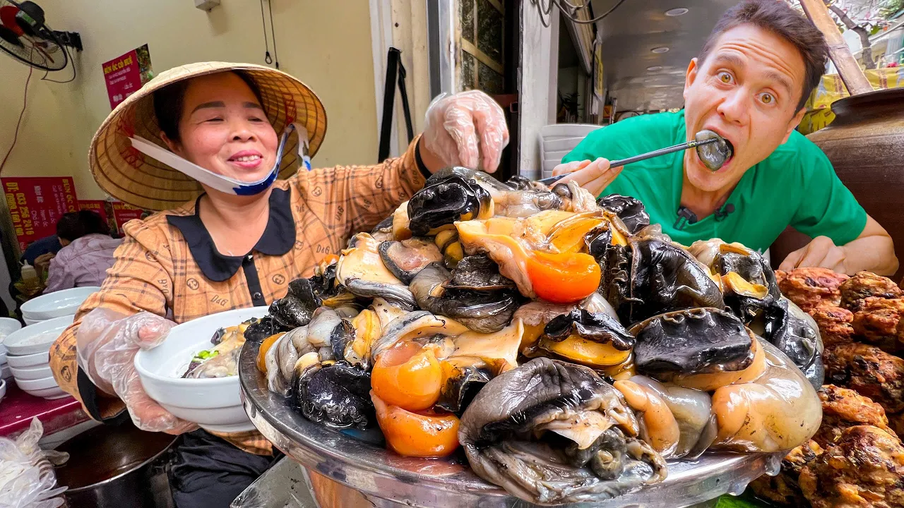 EXTREME Vietnamese Street Food - 5 Must Eat Foods in Hanoi!!