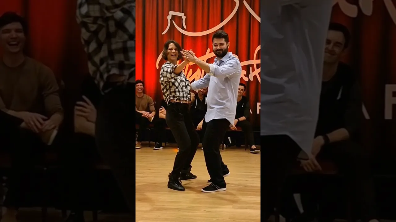 Options were Disco or TikTok songs for our improv... Guess what we (the crowd) picked ?! 😅
