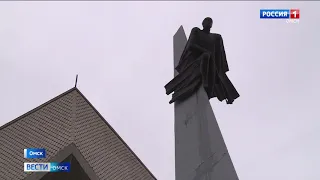 В Омске наполовину разобрали старую крышу СКК имени Блинова