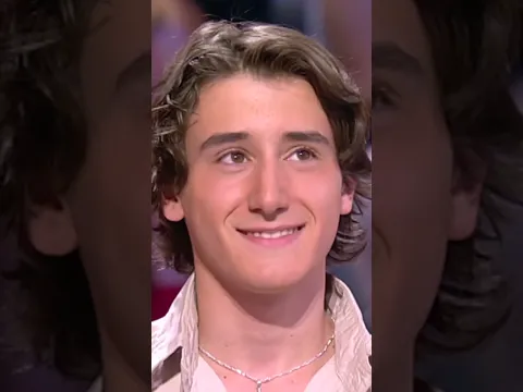 Elle lui fait une déclaration d'amour mais il la rejette devant tout le monde