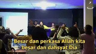 besar dan perkasa allah kita medley ku jatuh cinta pada nya tambah dan dalam lagi rohani kristen