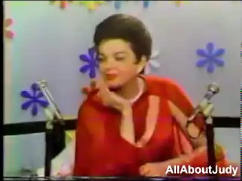 Download MP3 Judy Garland - Interview + Over The Rainbow (The Mike Douglas Show - 1968)