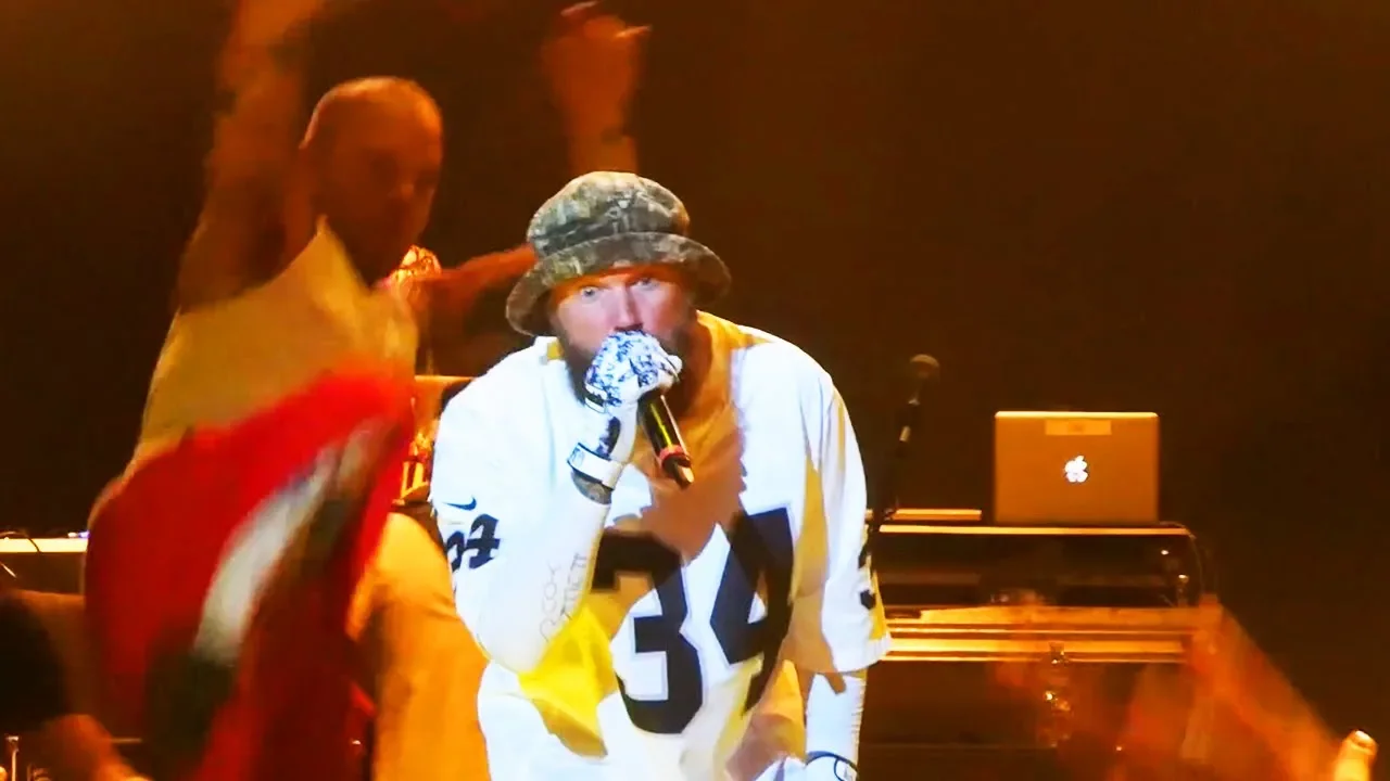 Fred Durst attacked by Shaggy 2 Dope