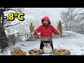 Lagu - 8°C Barfbari ❄️ Mein Garma Garam Machli ka Maza! 😍 | Outdoor Cooking in Snowfall Mukkram Saleem