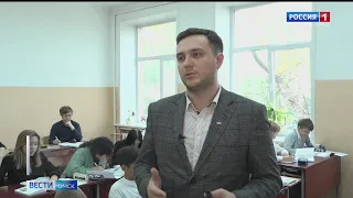 Омичи смогут отдать свой голос за педагога Платона Кузнецова и помочь ему стать ведущим федерального проекта