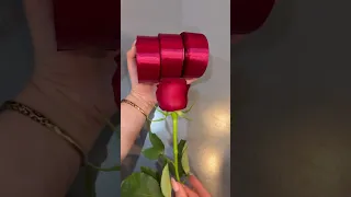 ۴۵شاخه رنگ رز شایندار باکس و دسته گل قابل سفارش قیمت ۱ ۷۵۰ماندگاری دائمی بالای ده سال 