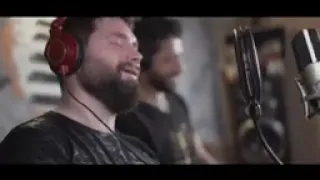 رافع أيدي بحرقة قلبي ودمعت عيني يا مولاي دندنها