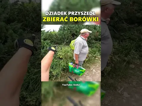 Starszy Pan szukał borówek na trasie dla rowerów #shorts #funny #viral