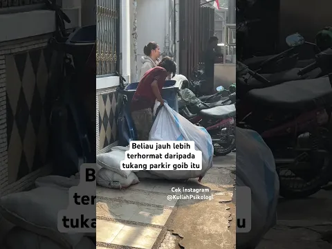 Daripada tukang parkir goib. Kita markir tidak ada dia, pas keluar, dia tiba tiba muncul.