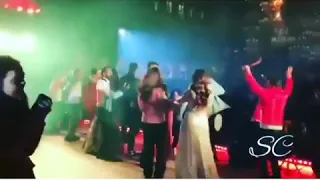 ديبيكا بادكون ترقص مع ايشواريا راي في حفل زفاف ايشا أمباني 