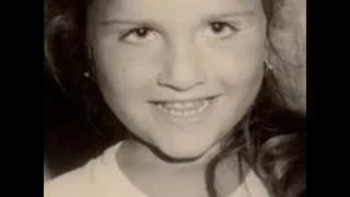 هل تعرف من هي الطفلة التي بالصورة الان من اجمل شقراوات الوسط الفني شاهد 