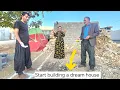 Download Lagu Jarenlang dakloos gezin is dolblij om te beginnen met de bouw van hun huis