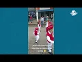 Al ritmo de “La boda del huitlacoche”, niña de la escolta baila en plena ceremonia