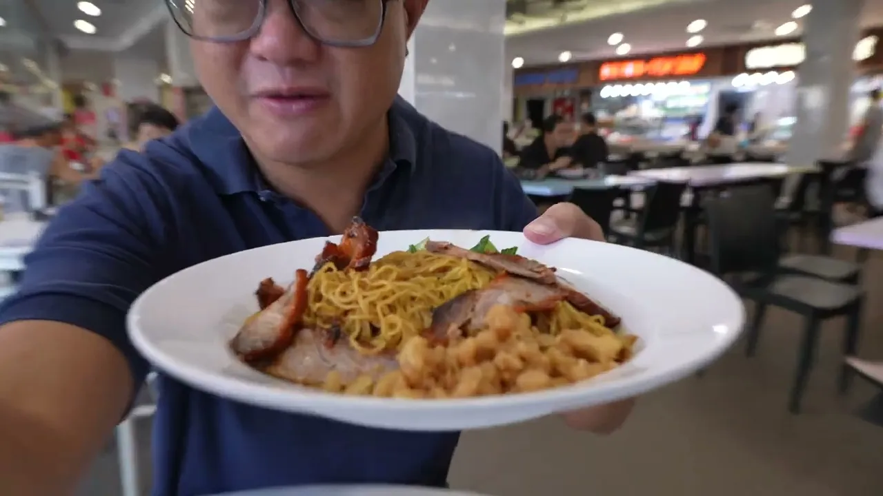 (SHORTS) Eating fantastic WANTON MEE in Yew Tee! (Singapore hawker street food)
