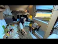 Download Lagu Situasi nyata saat menghabiskan empat jam di dalam mobil camper selama perjalanan panjang