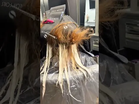 Mami quería cambio de look y así quedó 🤯 #cambiodelook #hair #cabello #canas