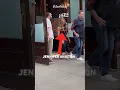 Download Lagu Het moment waarop Jennifer Aniston op straat werd gespot🔥
