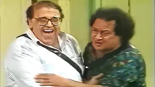 خروج محمد نجم عن النص وهو بيتريق على الستات وحسن مصطفى مش قادر يكمل المشهد من كتر الضحك صريخ ضحك 