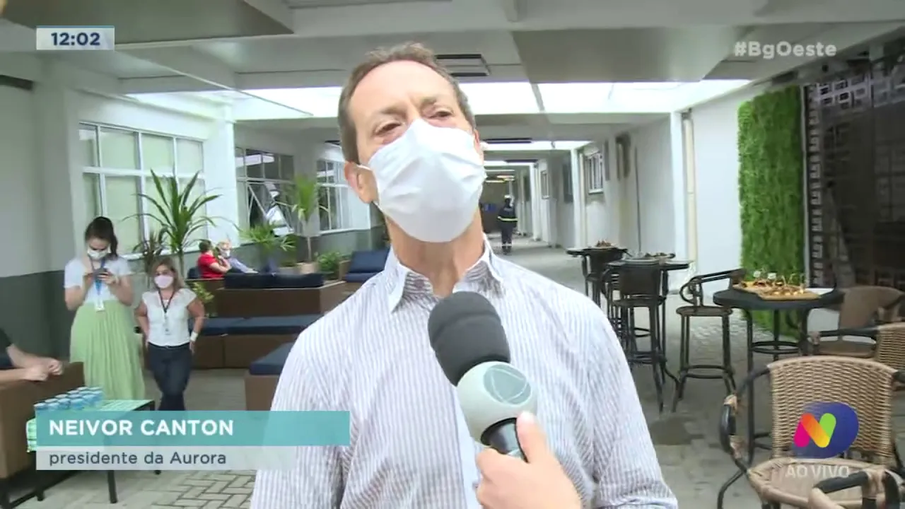 Ator da RecordTV Sidney Sampaio visita a Aurora Alimentos em Chapecó