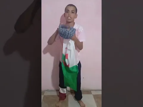 الطفل صاحب القبعة يثير الجدل على منصة التيك توك