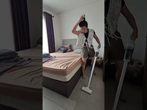 BERSIHIN KAMAR ANGKER!