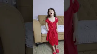 مقلب لبس العيد بغزل فرطت ضحك ع ردة فعلا كانت رح تضربني LoLo Ghazal  مقلب لبس العيد بغزل فرطت ضحك ع ردة فعلا كانت رح تضربني LoLo Ghazal