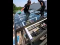 Download Lagu Installatieproces van flexibel glas voor patiozonwering - Goed gereedschap en machines maken het werk gemakkelijk