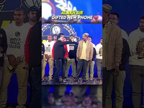 Alakh Sir Gifted New PHONE🥺📱#trending #iitjee #jee #pw #pwshorts #physicswallah