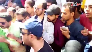 والدة العراب أحمد خالد توفيق تودعه قبل دخوله القبر 