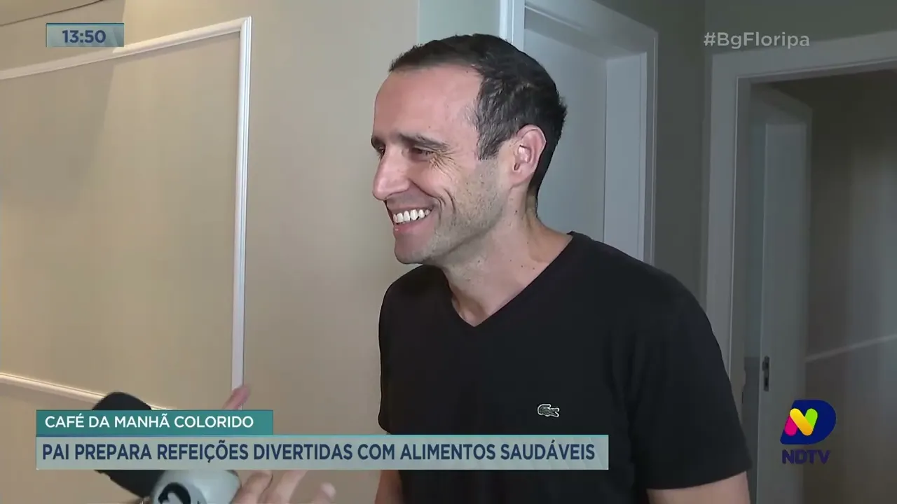 Café da manhã colorido: pai prepara refeições divertidas com alimentos saudáveis