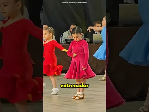 Esta Niña No Quiso Bailar Sin Antes Comer 😂