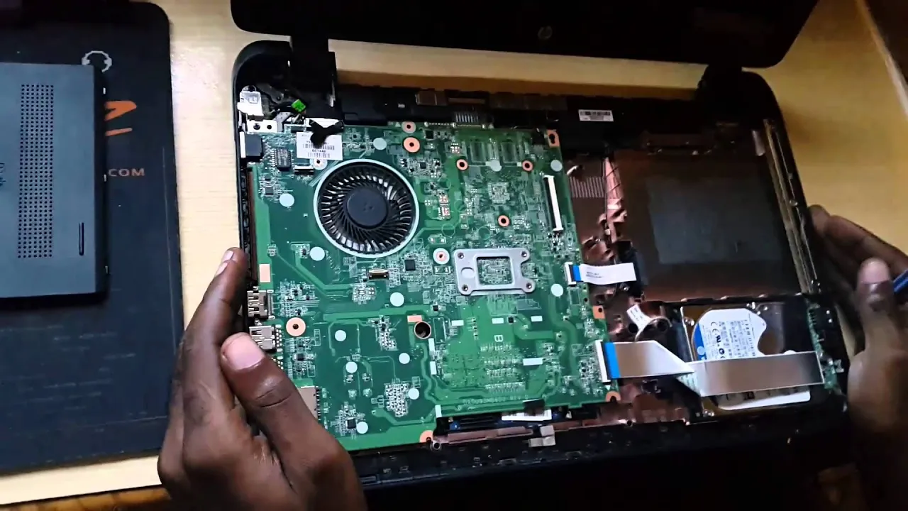 www.techstore.co.in - In this video we show you how to upgrade your HP 15 AY series laptop.. 