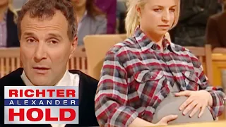 angeklagt und hochschwanger ist maja eine skrupellose erpresserin 1 2 richter alexander hold