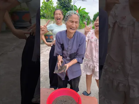 Ba anh em lừa bà cụ nghèo khổ😡😡😡#shorts #shortvideo