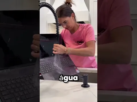 Ela lavou o notebook dele!!