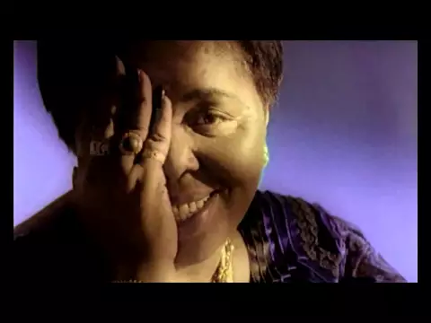 Download MP3 Cesária Evora - Sangue de Beirona (Official Video)