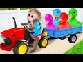 Download Lagu Affe Bon Bon kümmert sich mit eine Milchflasche um das Entlein und isst mit dem Entlein Wassermelone
