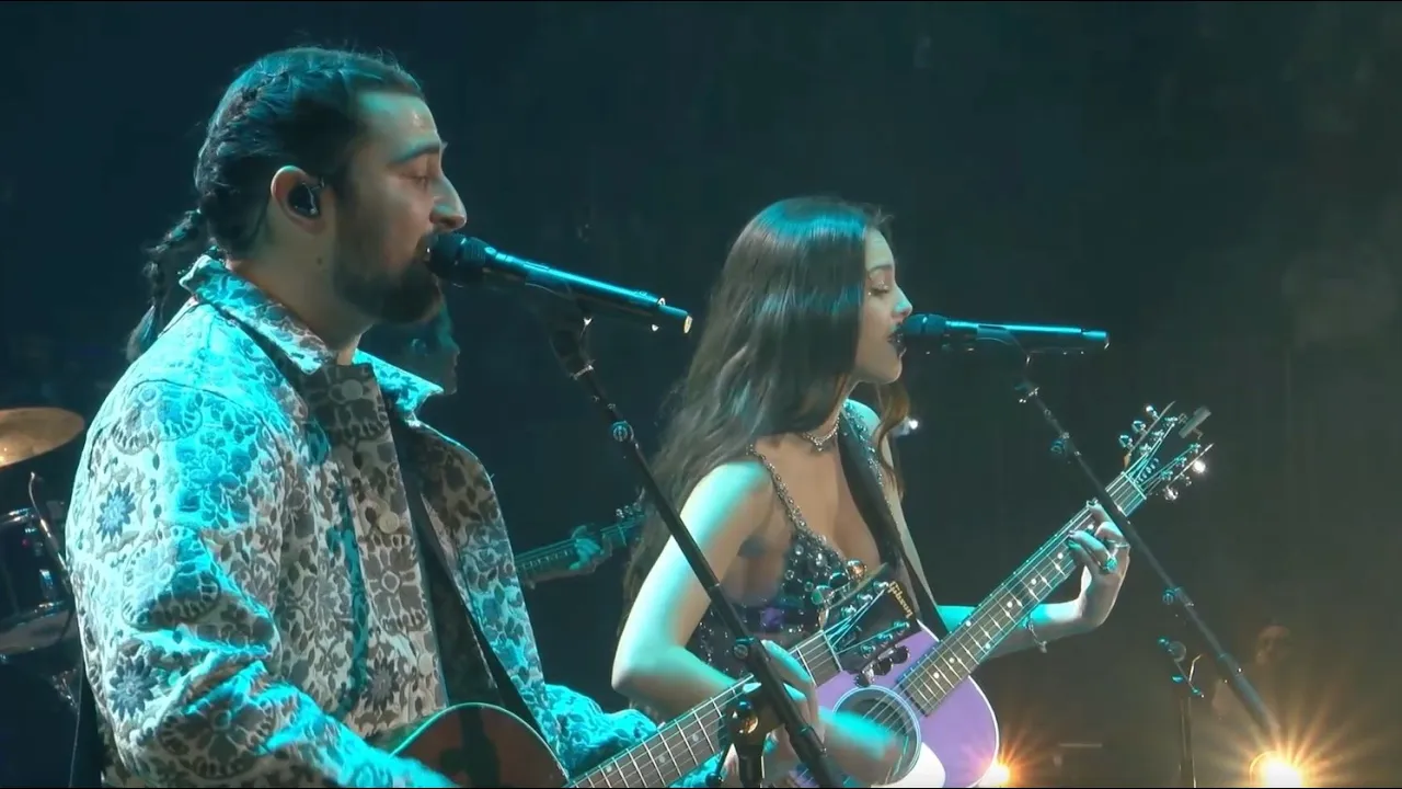 Olivia Rodrigo, Noah Kahan - "Stick Season" (Live from GUTS world tour at Madison Square Garden) Olivia Rodrigo, Noah Kahan - "Stick Season" (Live from GUTS world tour at Madison Square Garden)