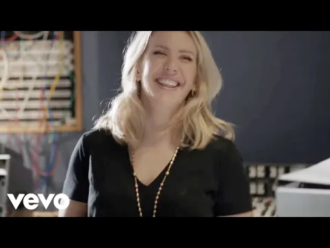 Download MP3 Ellie Goulding - Love Me Like You Do (Abbey Road Performance)