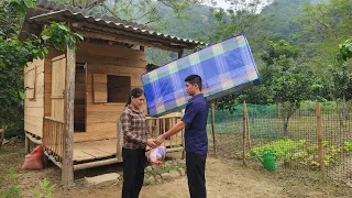 Erik Shows His Care And Concern For Ellie Through Small Actions 