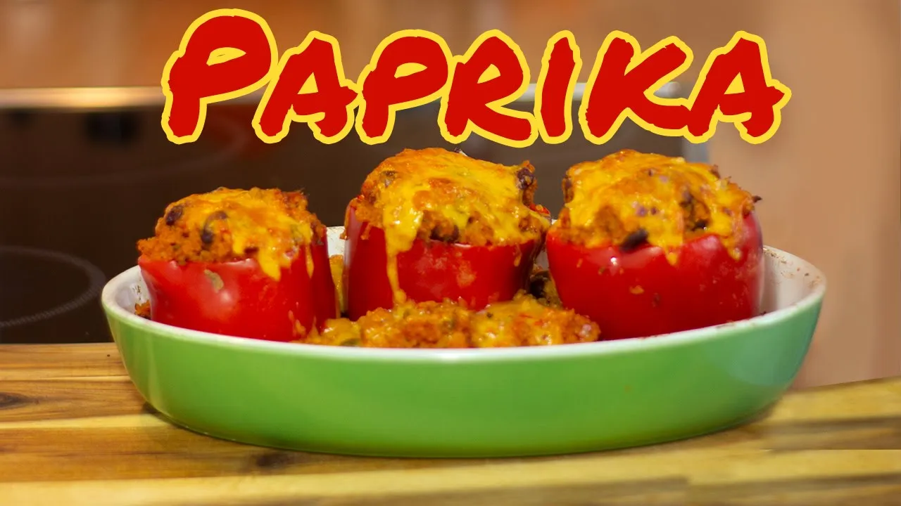 Gefüllte Paprika mit Hackfleisch und Reis sowie Zucchini – Einfach geschmort im besten Gemüseeintopf. 