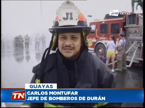 Bomberos realizaron ejercicio de agua por fiestas de Durán