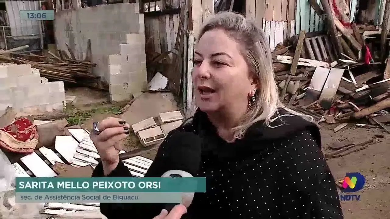 Quatro famílias que tiveram as casas destruídas por um incêndio, em Biguaçu, precisam de doações