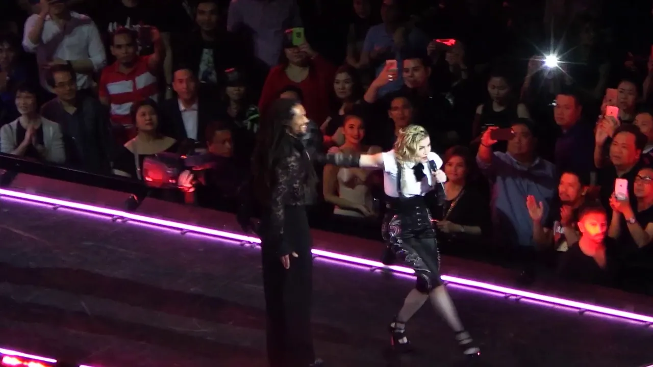 LA ISLA BONITA (Madonna | 2016 Momentum Live MNL)