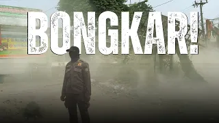 BONGKAR!!! Satpol PP Membongkar Ratusan Bangunan di Pasir Putih