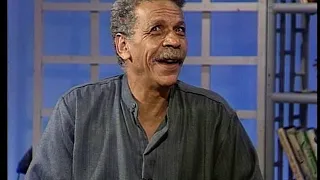 أحمد فؤاد نجم يندهش لصورة عبد الحليم حافظ في ملجأ الأيتام حيث تربى معه 