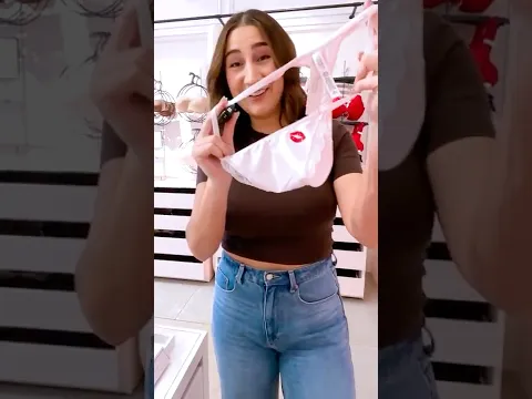 ¿Cuánto cuestan las tangas en Victoria Secret?
