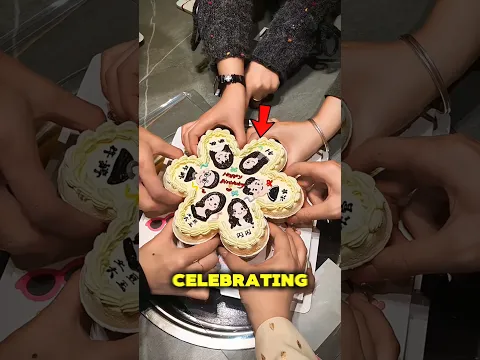 The family celebrated the birthday together.🎂🥰/#shorts