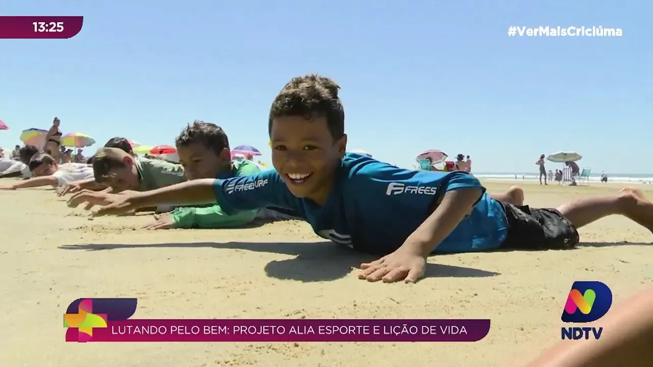 Projeto social oferta aulas de surfe, diversão e muito aprendizado na orla do Balneário Rincão