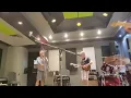 Vince Neil - Long Cool Woman Outro Guitar Solo (Improvised)